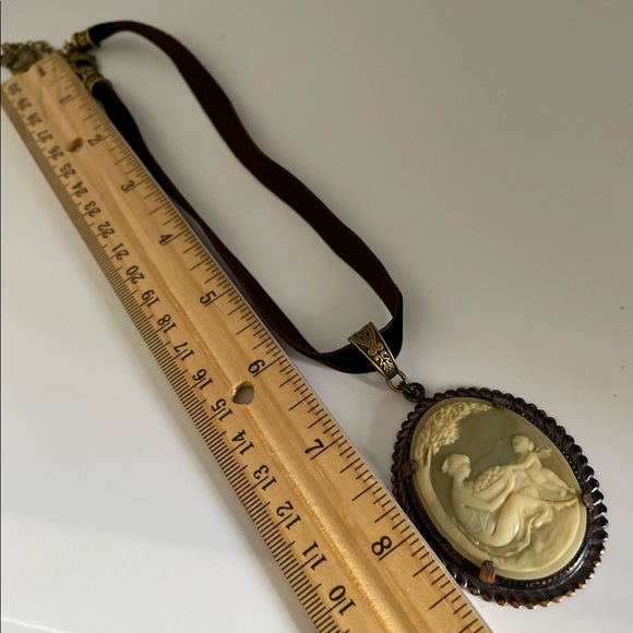 Vintage Cameo Set in Ox Purple Brass Choker Necklace - Picture 11 of 15